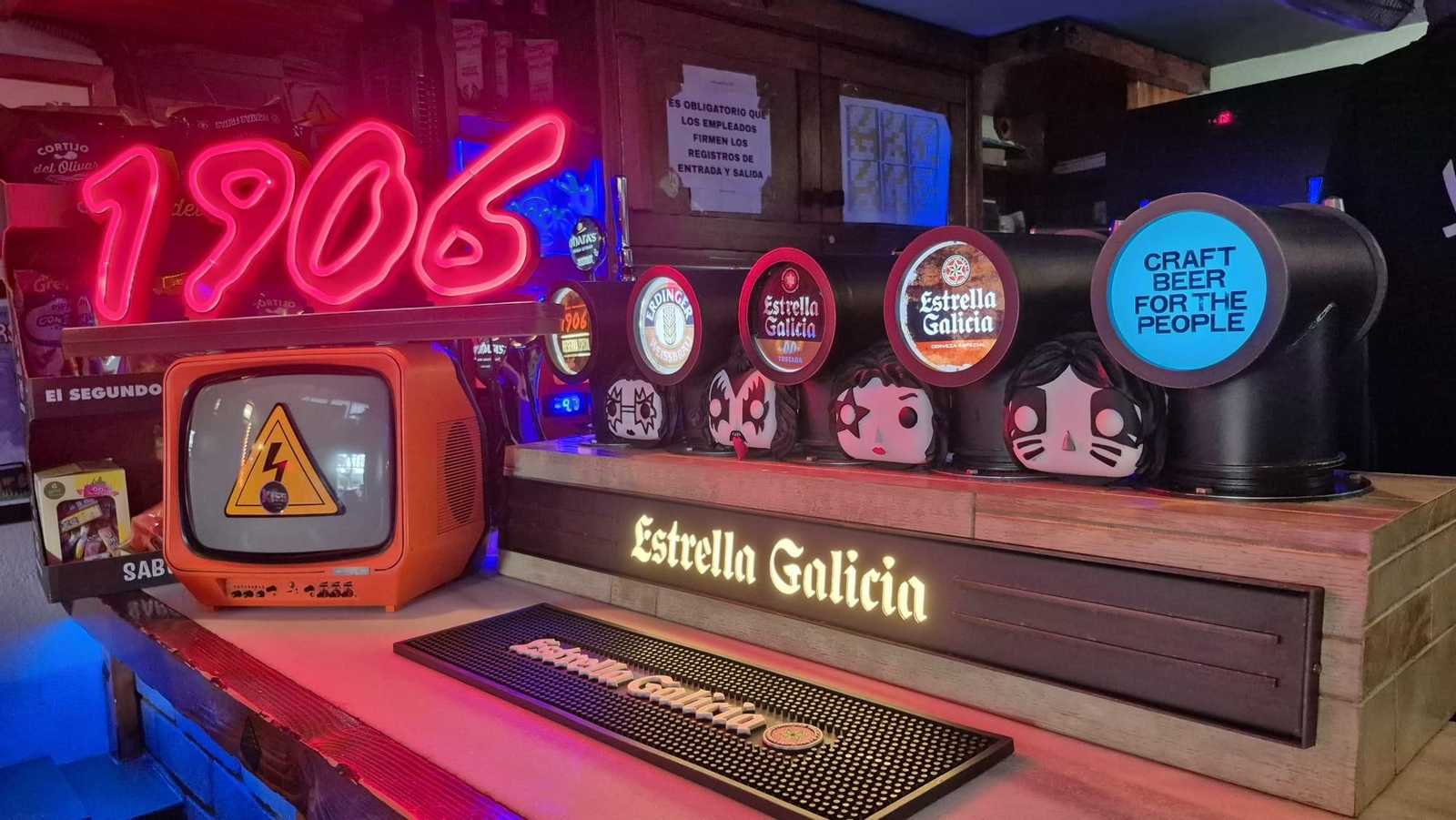 Grifos de cerveza en el Kiss.