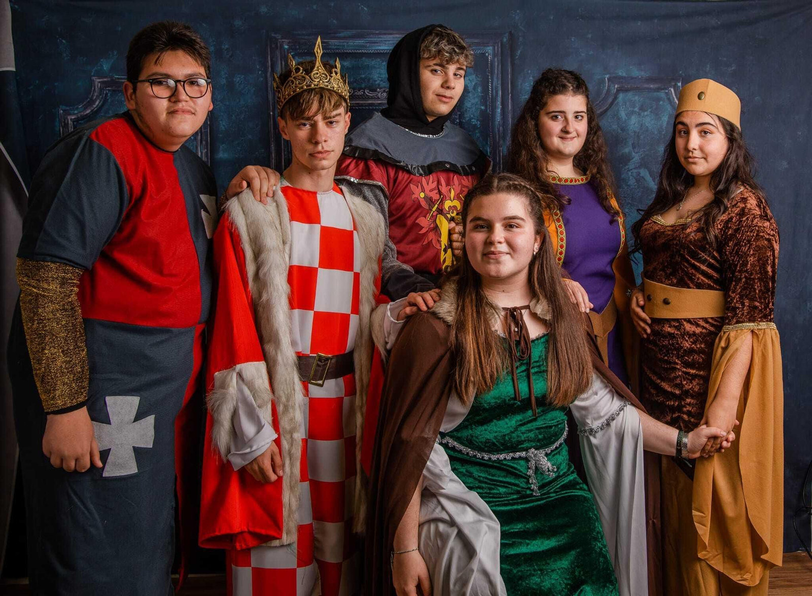Varios de los alumnos caracterizados de la época. Varios de los alumnos caracterizados de la época.