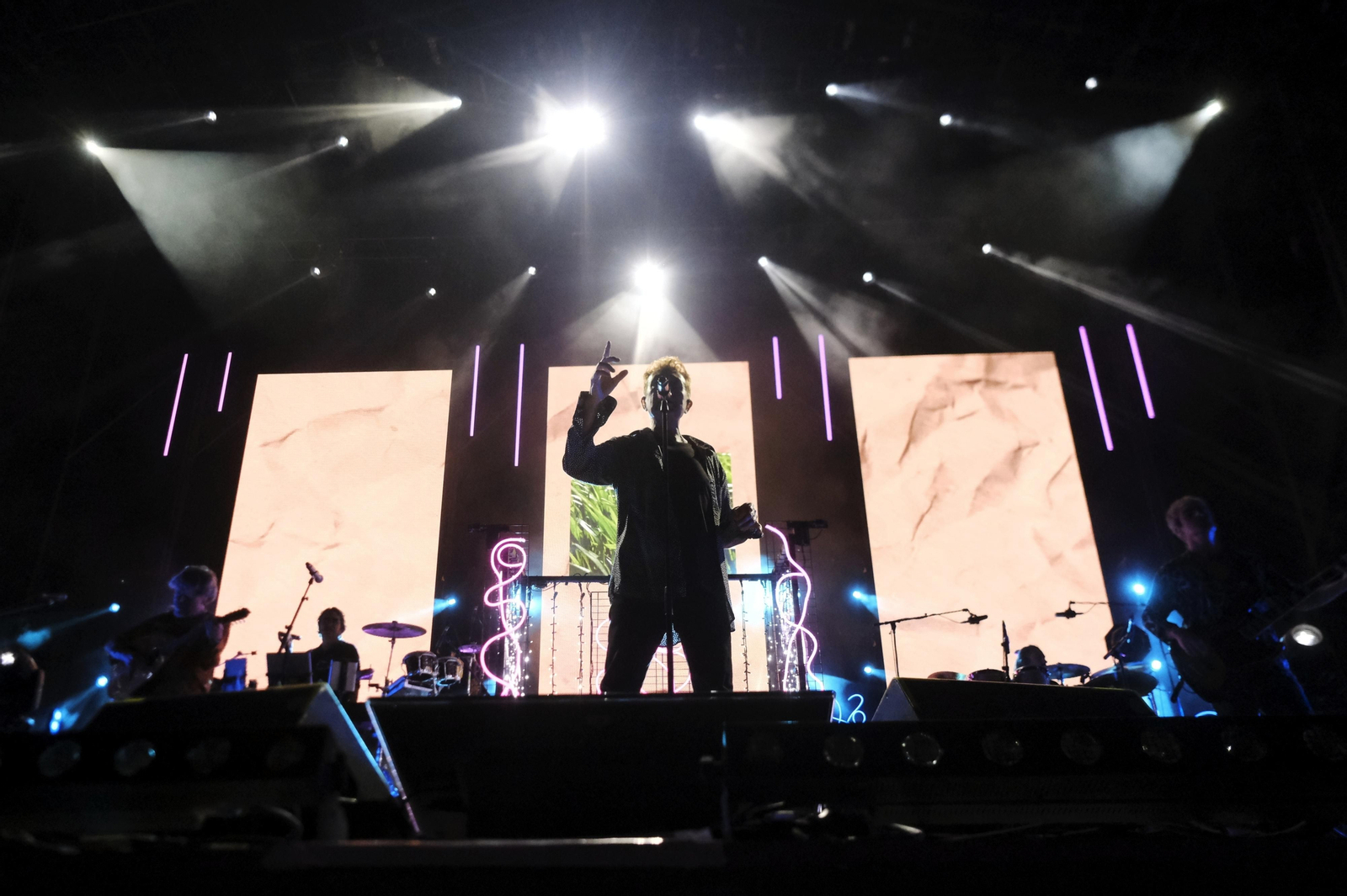 El concierto de Manolo García en el teatro de la Axerquía de Córdoba, en fotografías