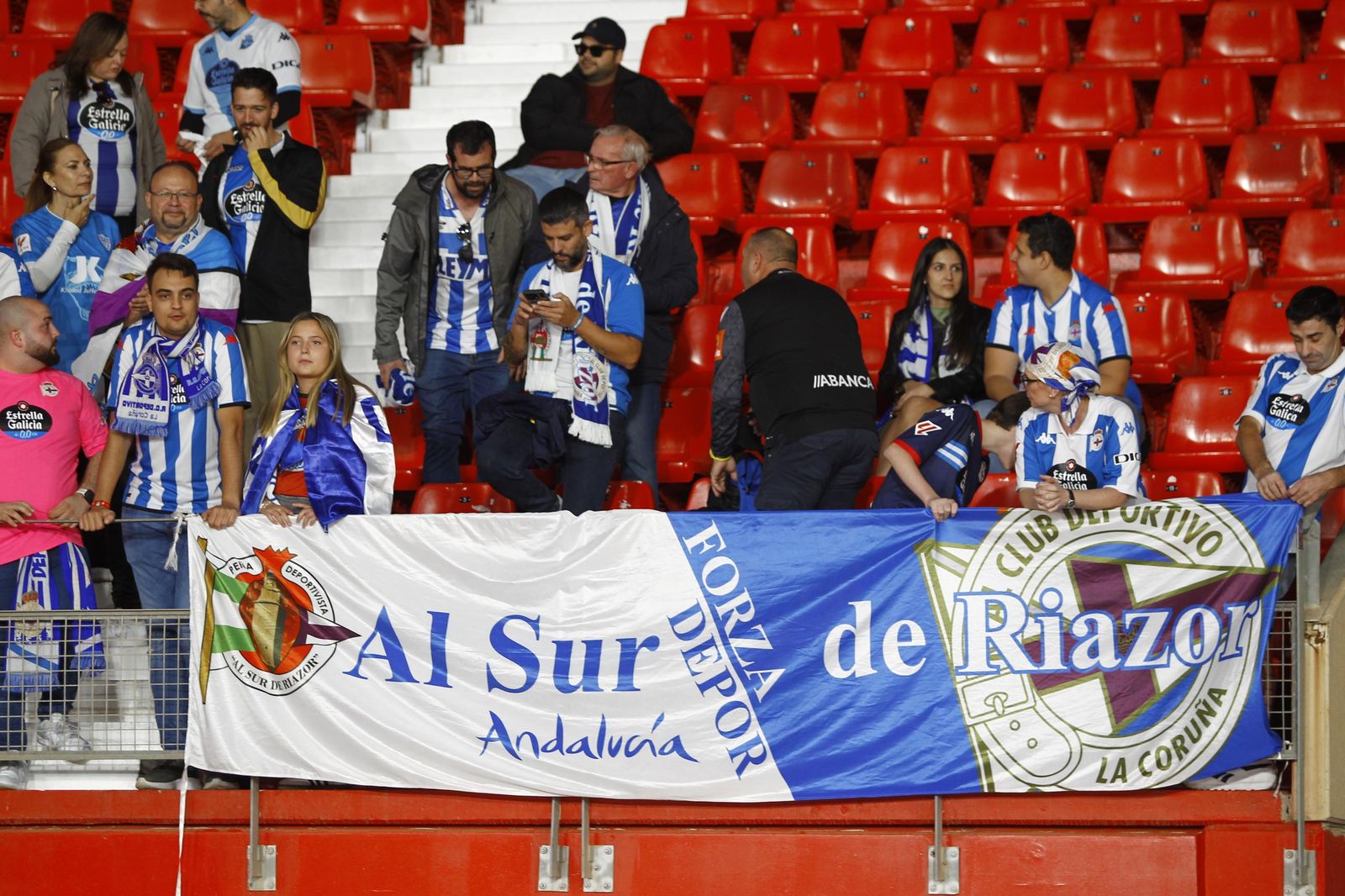 Búscate en las fotos de público del partido U.D. Almería-Deportivo de La Coruña