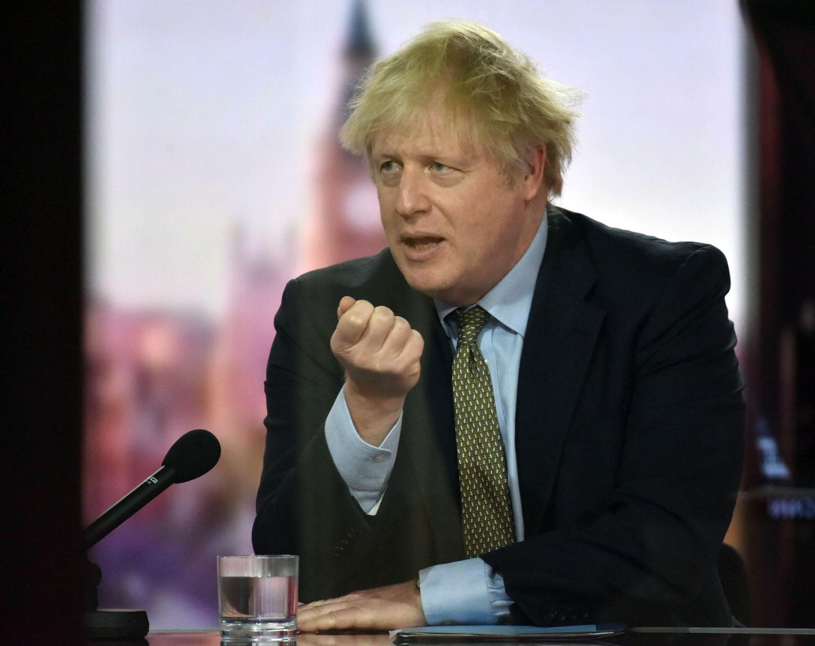 Boris Johnson anuncia el confinamiento total de Inglaterra