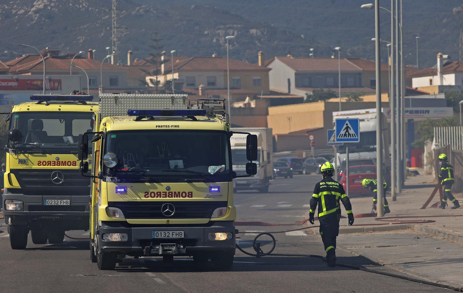 Fotos del incendio de pasto en el polígono de La Menacha en Algeciras