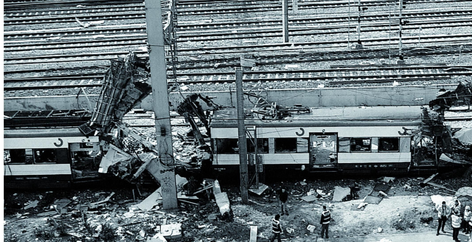 Imagen del panorama de destrucción que dejaron las explosiones que se produjeron en Atocha.