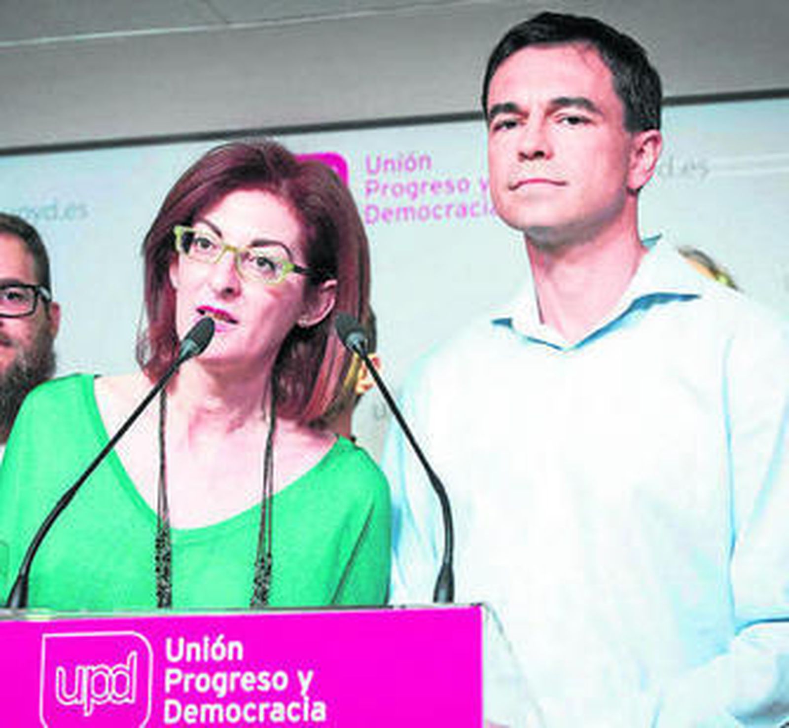 Andrés Herzog y Maite Pagazaurtundua, ayer en la sede del partido.