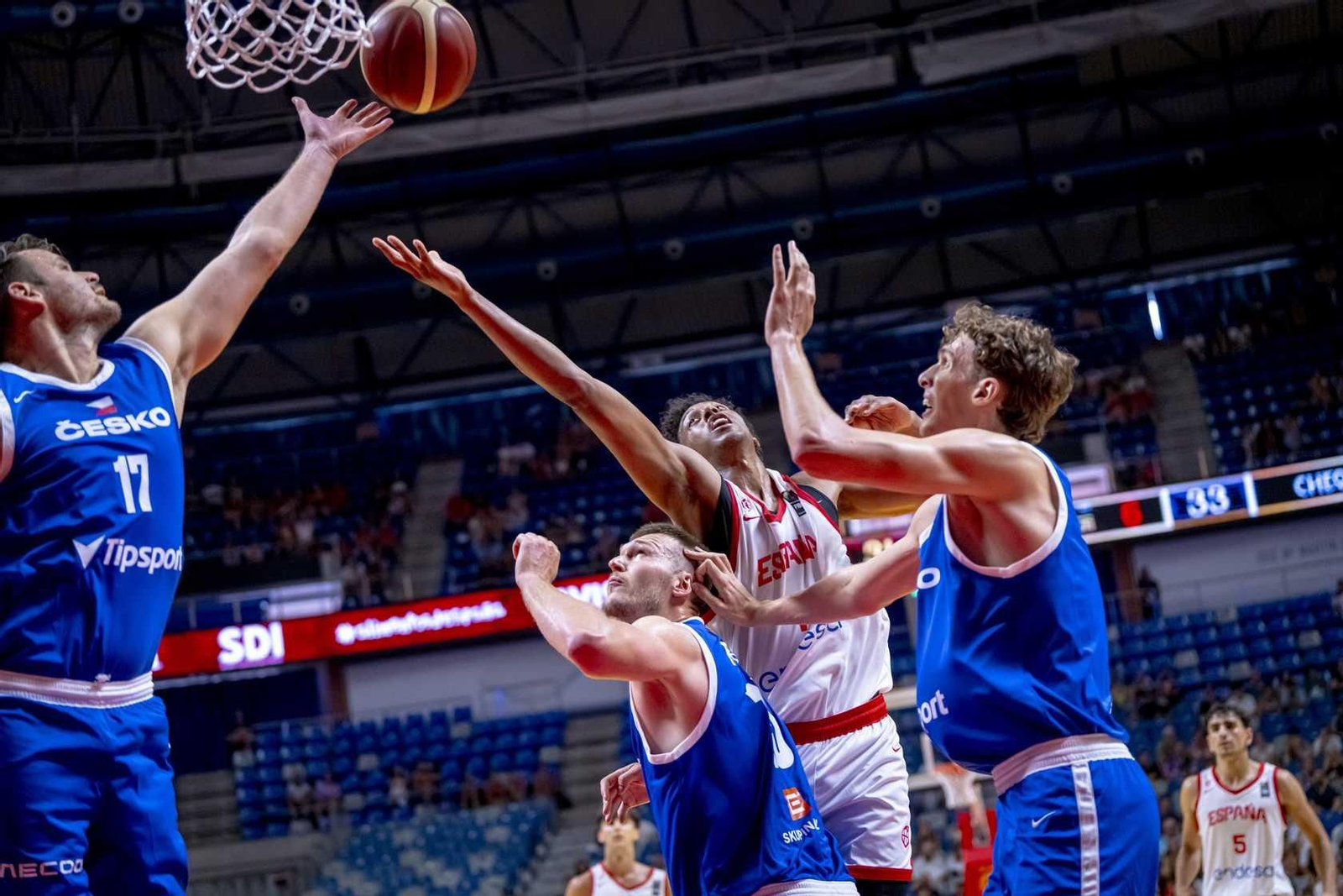 España B-República Checa, en fotos