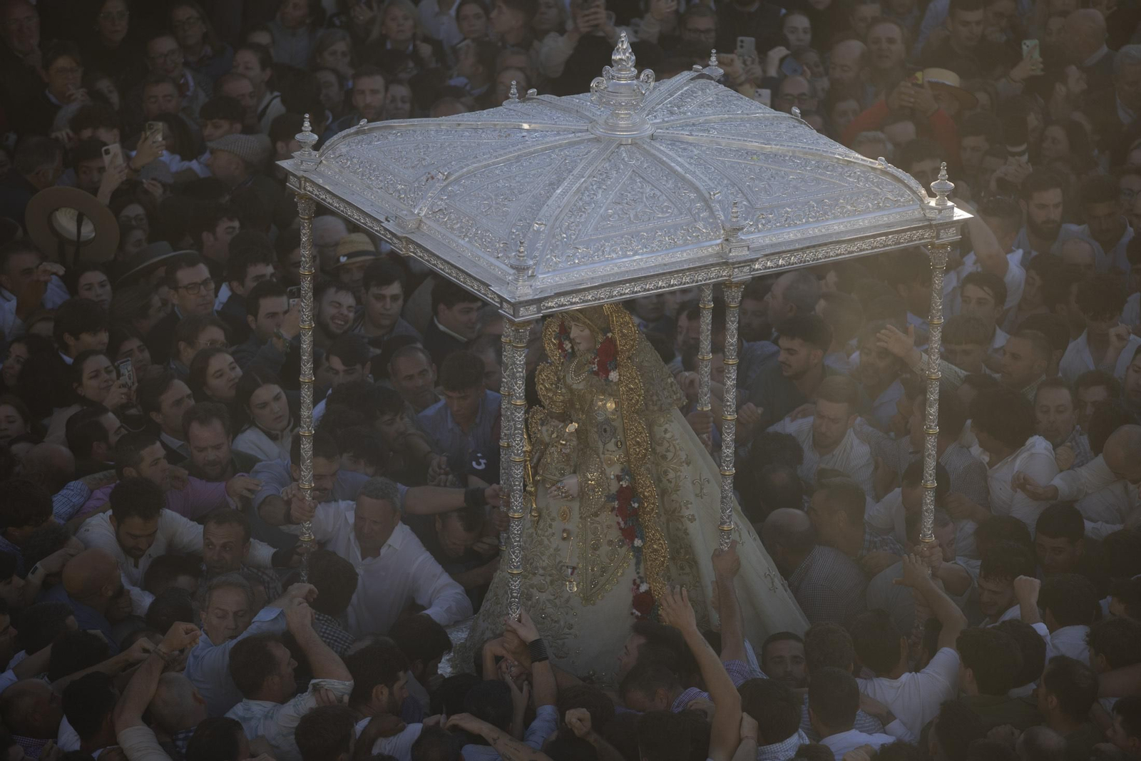Las mejores imágenes de la procesión de la Virgen del Rocío en la aldea