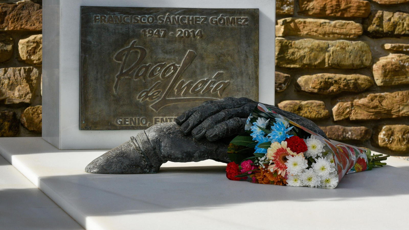 Dia de Todos los Santos en el cementerio de Algeciras