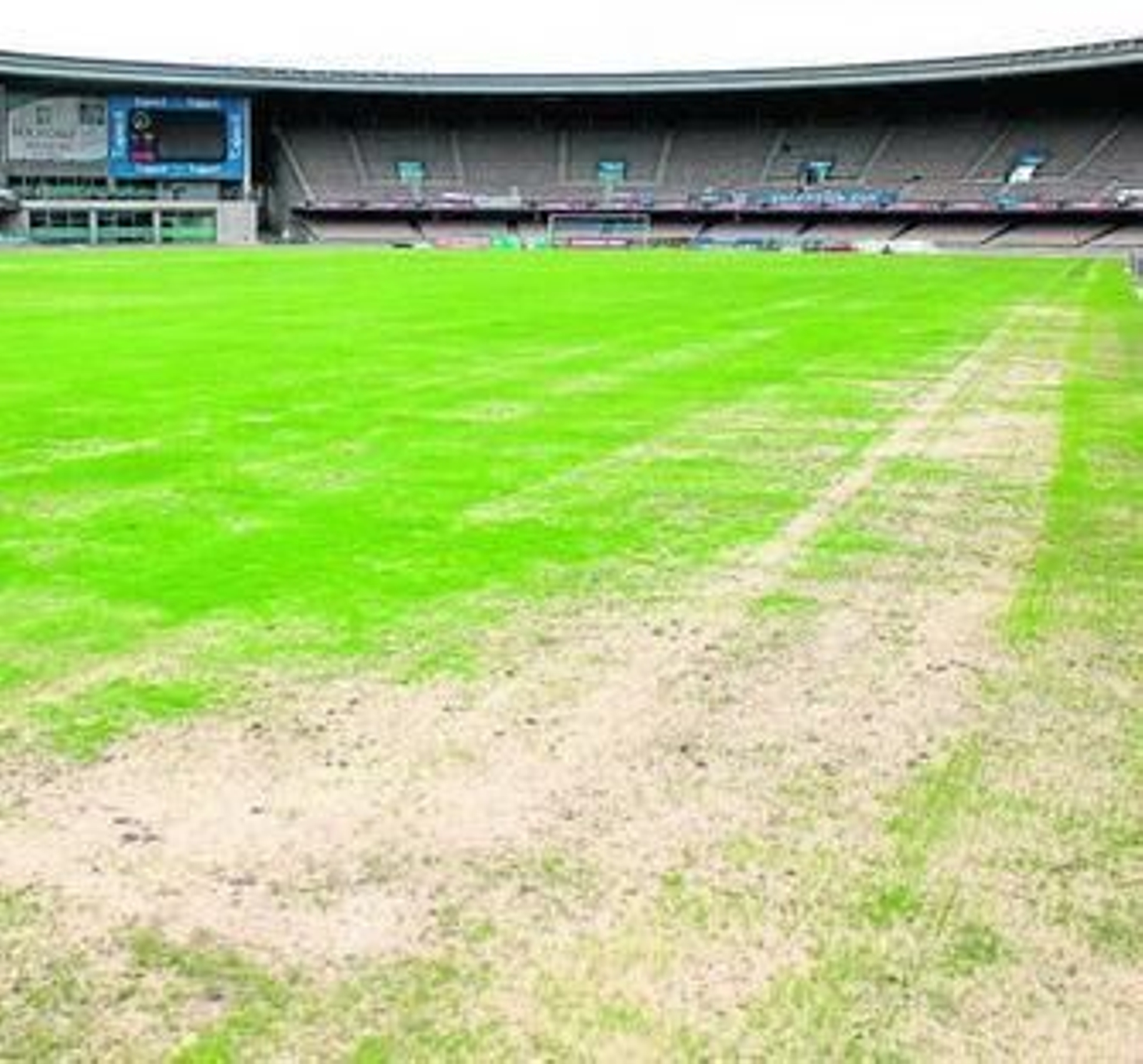 El césped de Chapín, otro problema para el equipo.