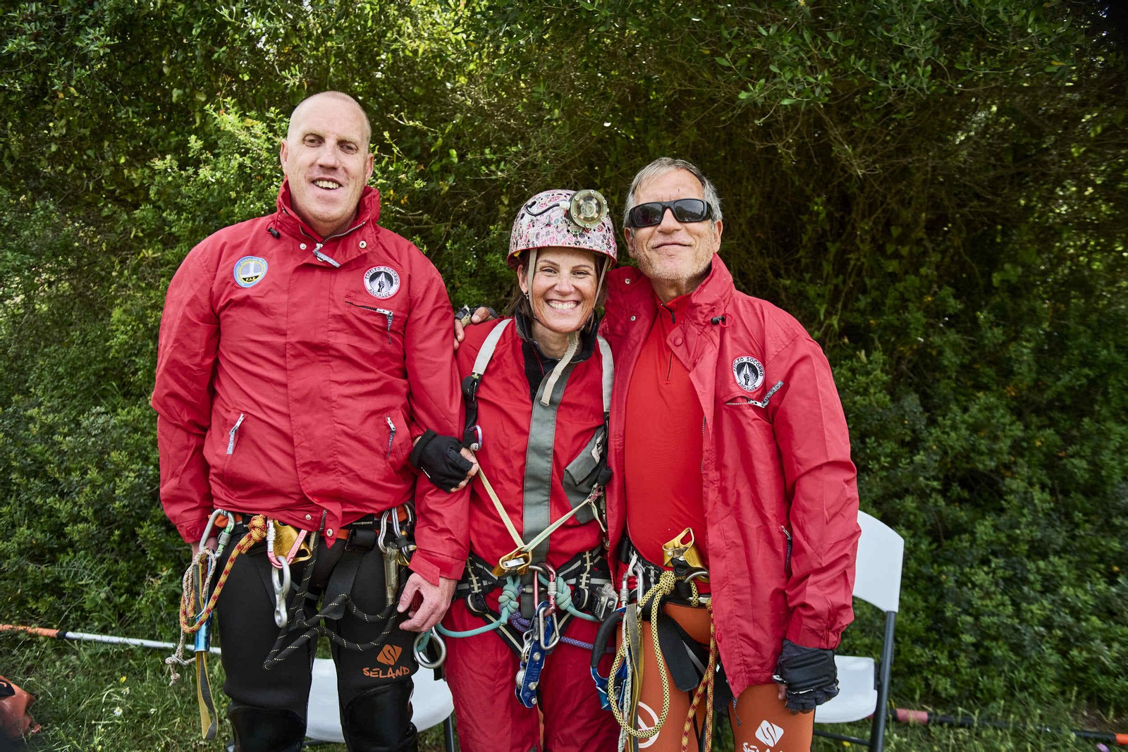 Así descienden dos personas ciegas por una cavidad de 100 metros de profundidad
