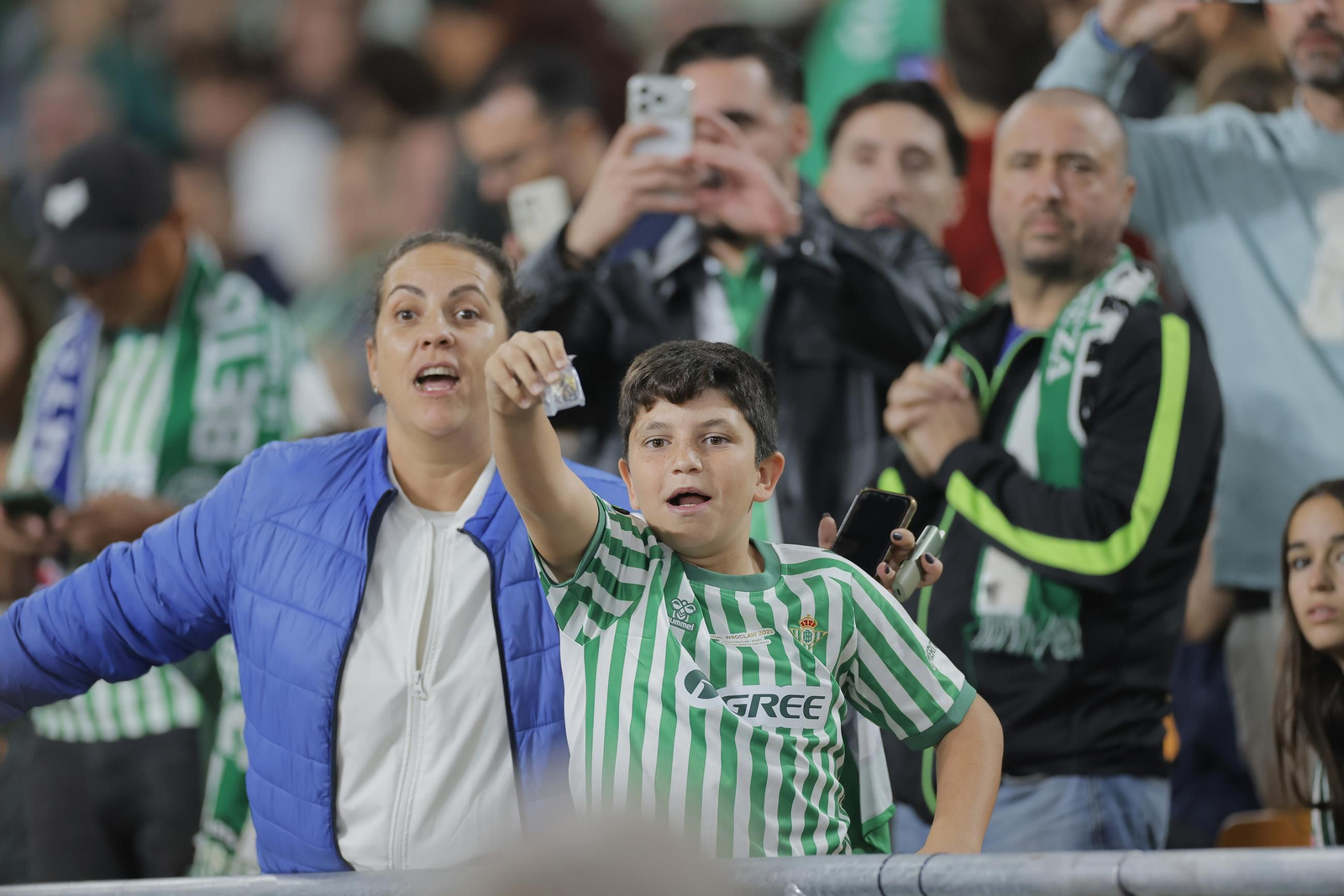 Búscate en las fotos del Betis - Olympique Lyonnais