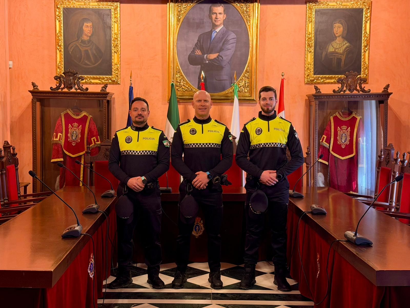 Los tres nuevos agentes de la Policía Local de Huéscar.