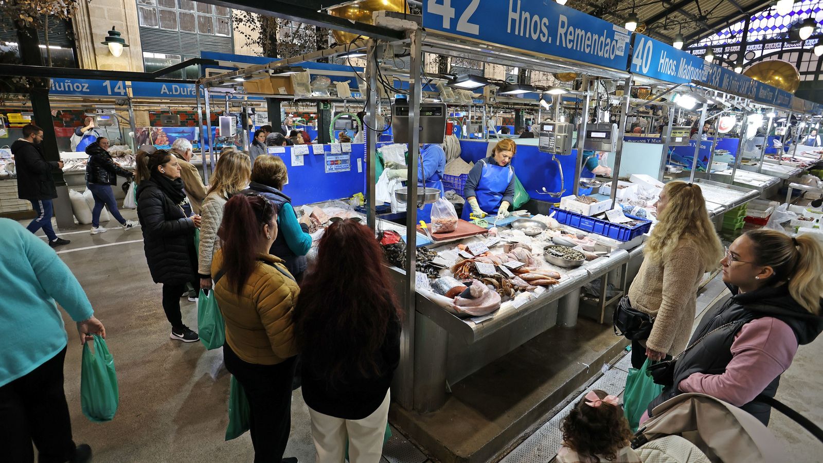 Buen ambiente este martes en la plaza de abastos de Jerez.