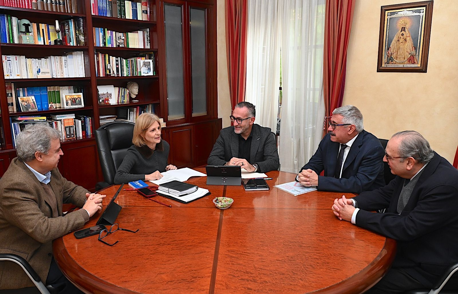 Encuentro de la alcaldesa con la Sociedad Española de Medicina Interna.