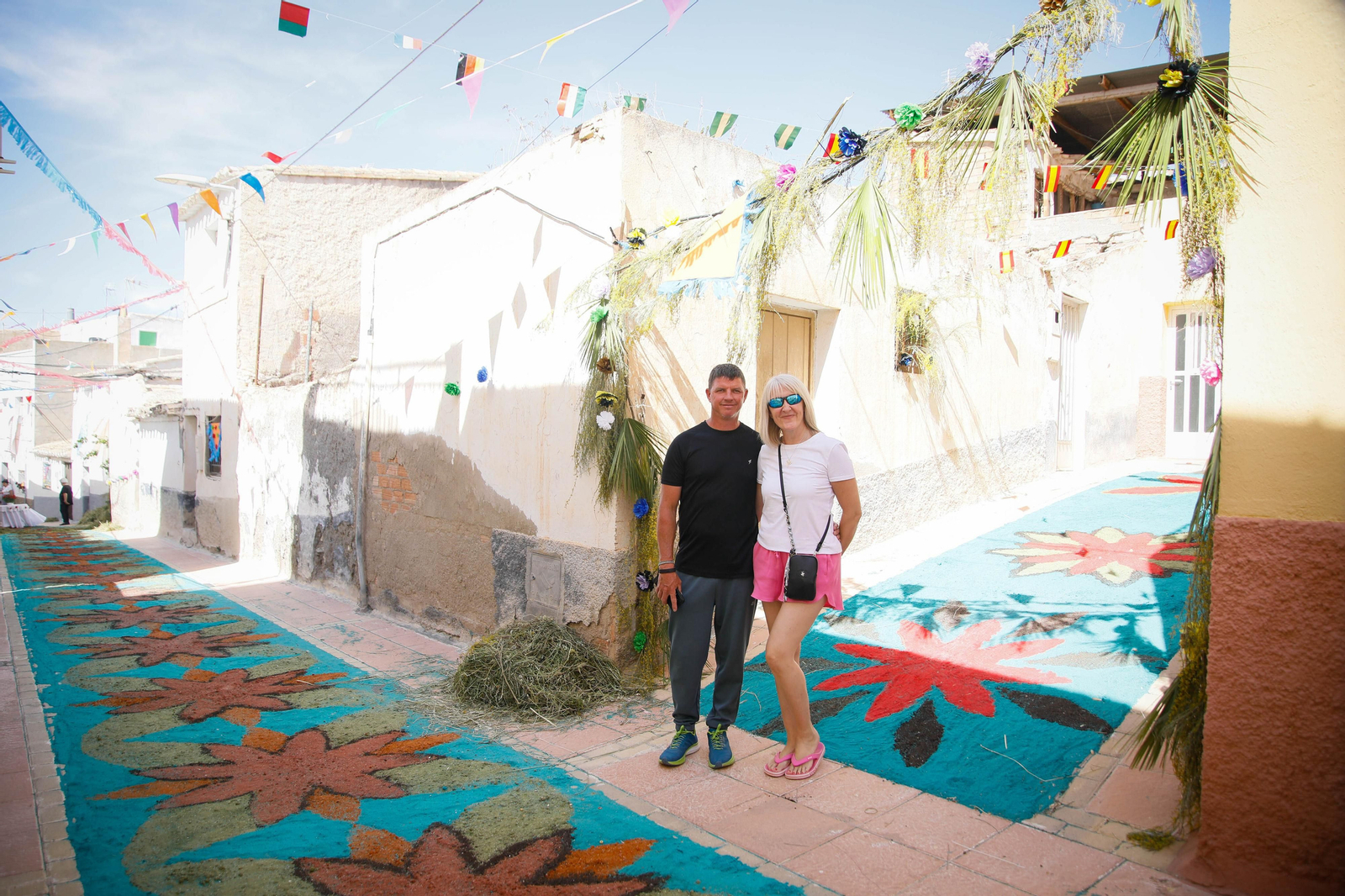 Así es la gran alfombra de serrín para que levite la Virgen de Fátima de Tíjola