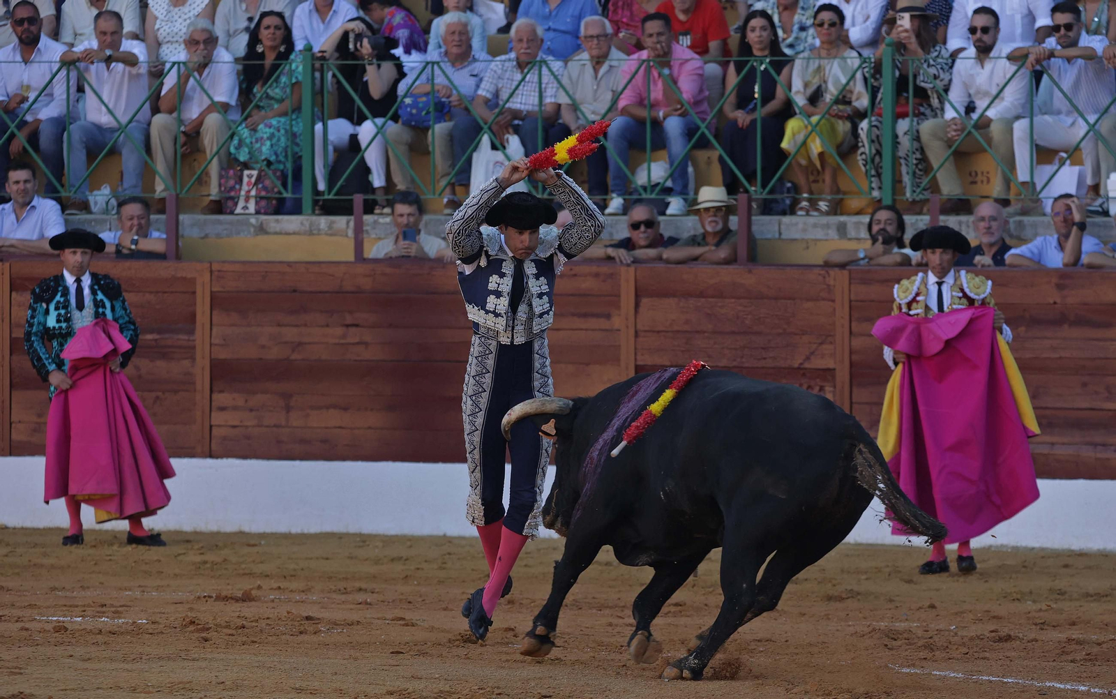 Fotos de la corrida del viernes de la Feria de La Línea: Morante de la Puebla, Talavante y David de Miranda Fotos de la corrida del viernes de la Feria de La Línea: Morante de la Puebla, Talavante y David de Miranda