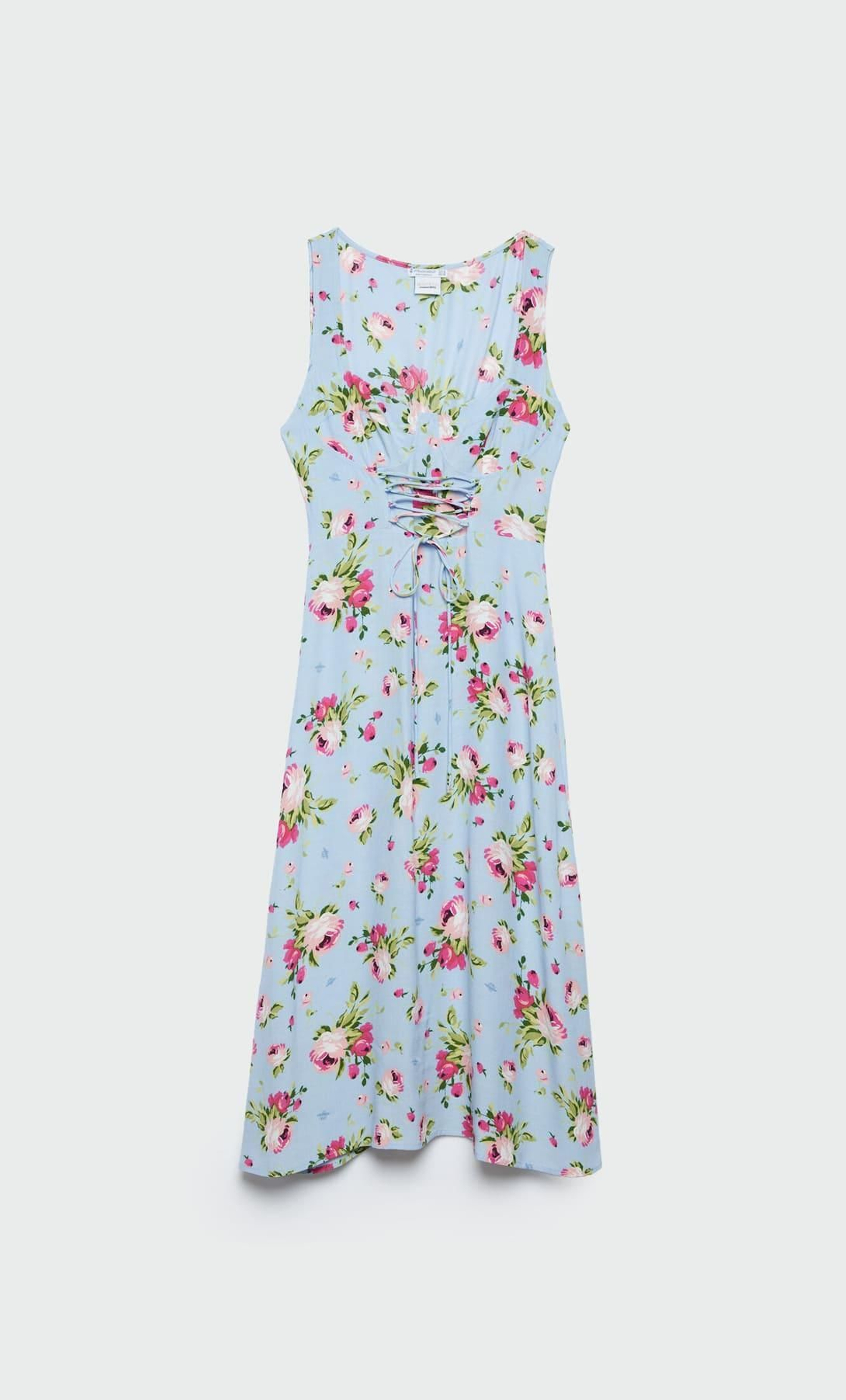 Vestido largo Bridgerton con escote de corpiño de Stradivarius.