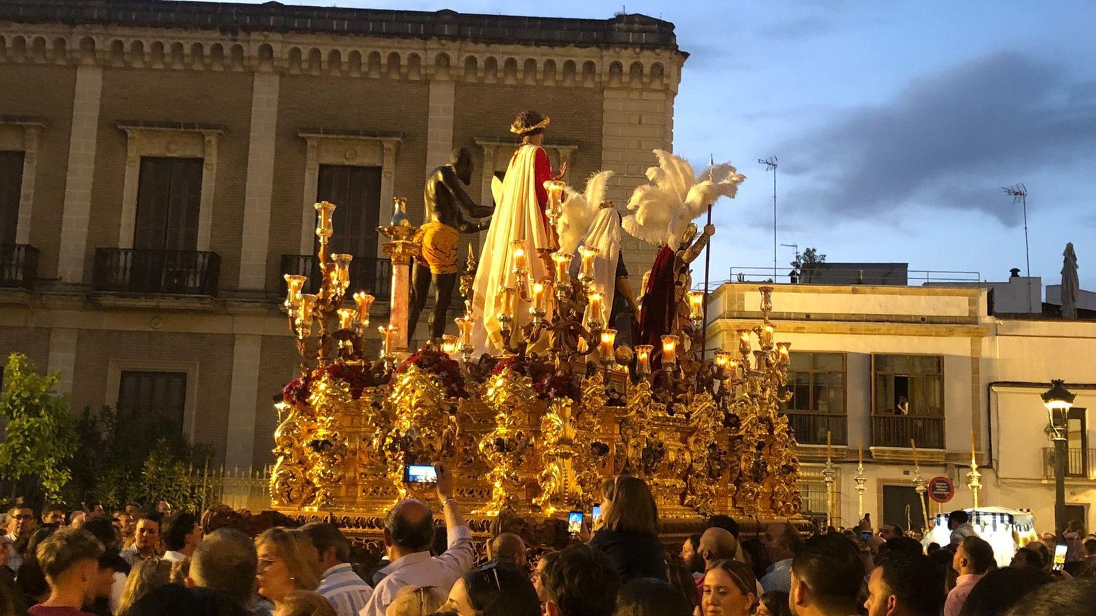 Paso deNuestro Señor Jesús de la Paz, en plaza del Arroyo. Paso deNuestro Señor Jesús de la Paz, en plaza del Arroyo.