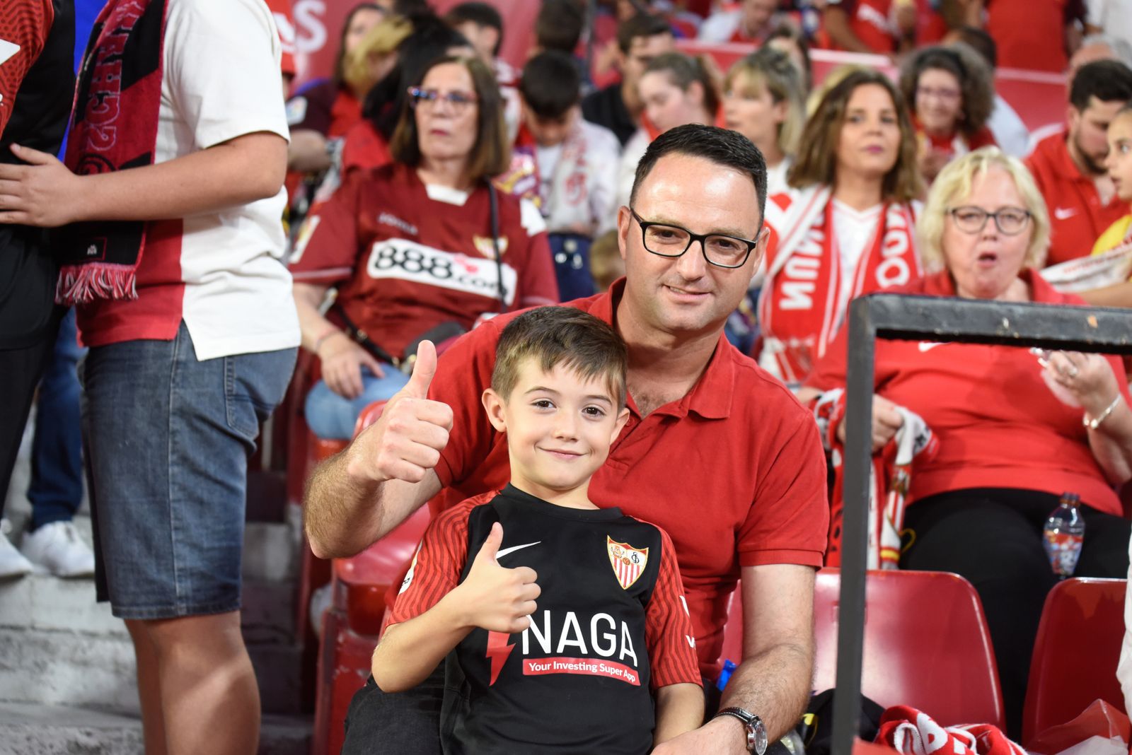 Búscate en la celebración del Sevilla, en el Sánchez-Pizjuán