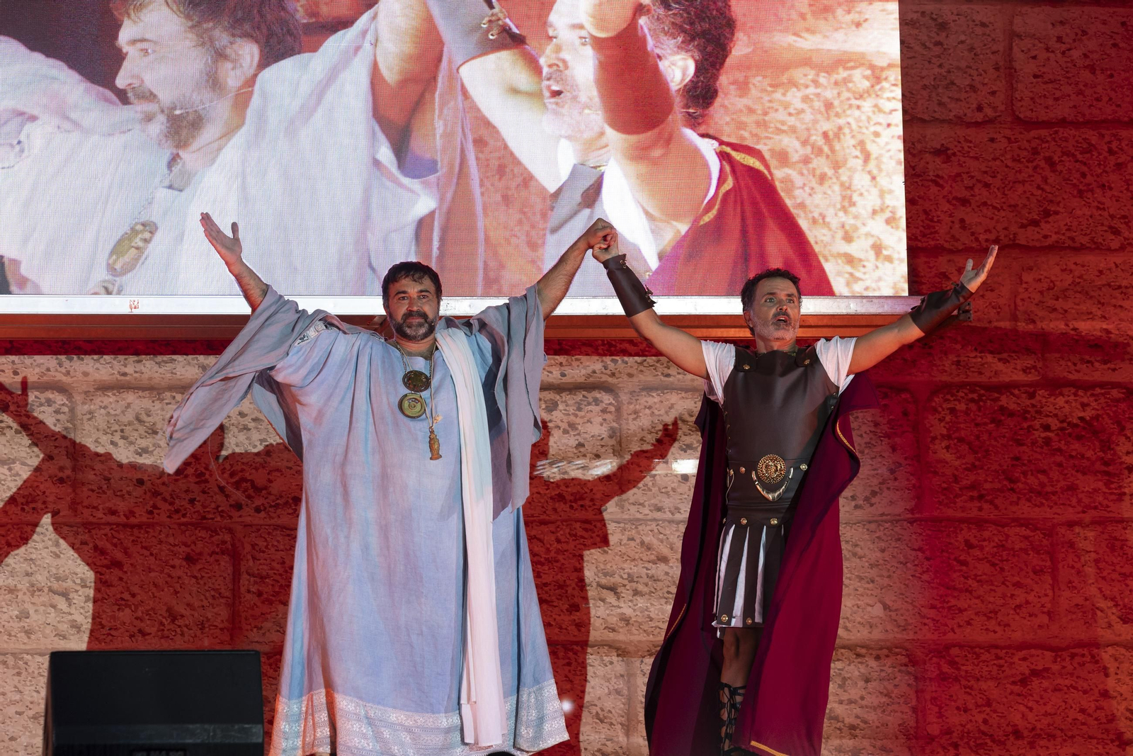 Las imágenes de "Foedus, Gaditanorum", el espectáculo de clausura del festival Cádiz Romana en las Puertas de Tierra