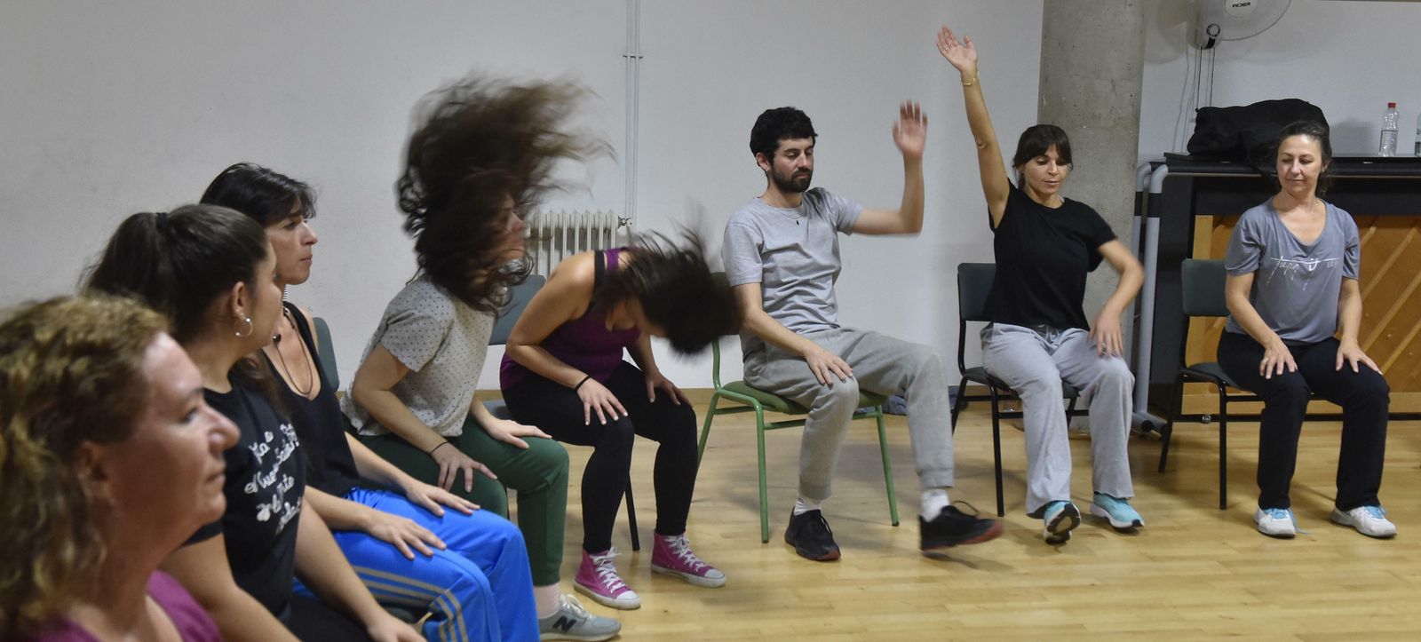 Alberto Cortés, en el centro, con parte del elenco que ha reunido.