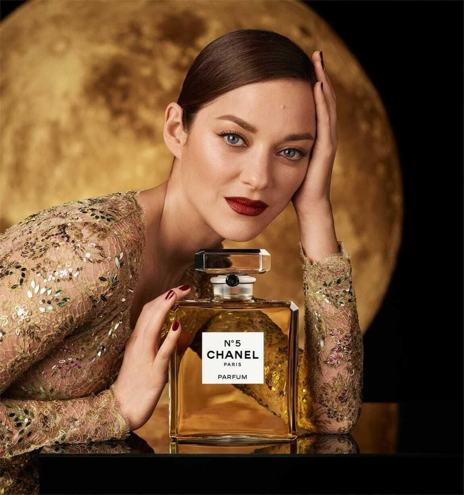 Marion Cotillard, en una de sus campañas para 'Chanel Nº5'.