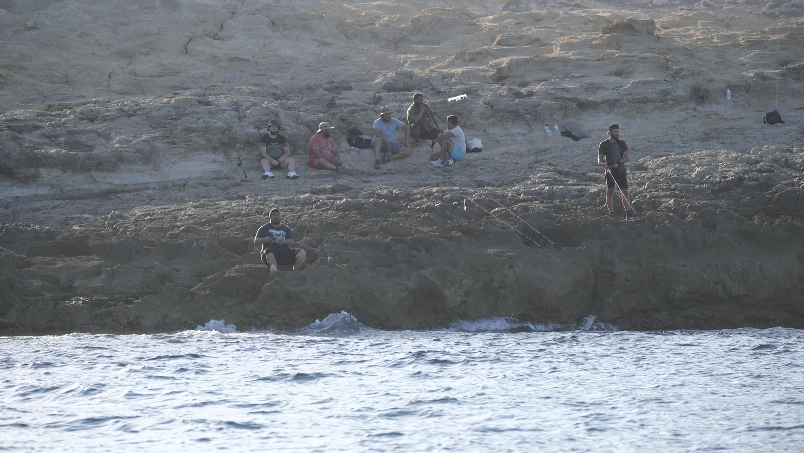 Una jornada con el servicio marítimo de la Policía Local de Níjar, en imágenes