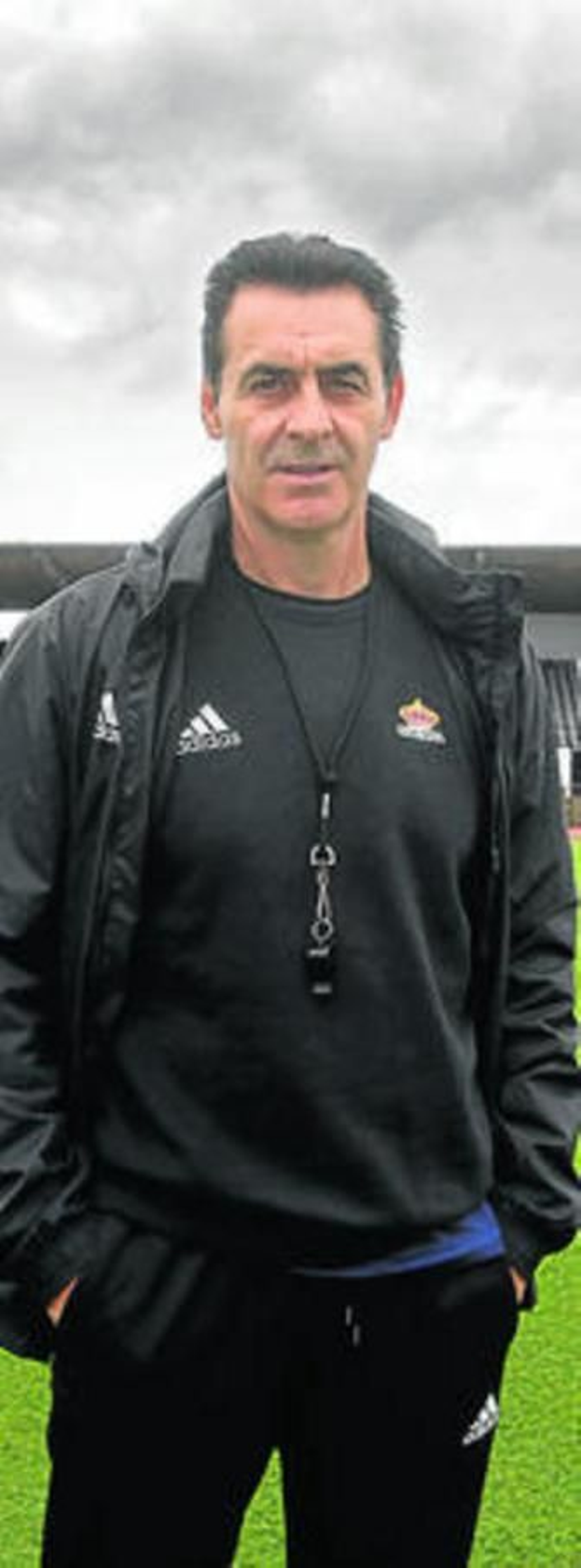 El entrenador de la Real Balompédica, Manolo Ruiz, en el estadio Municipal.