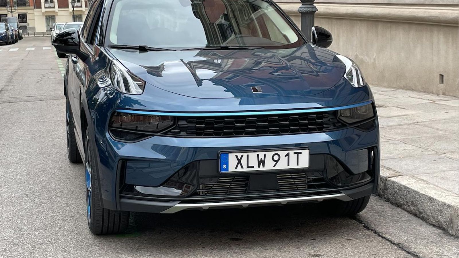 Si los Ford T con los que nació la automoción a nivel industrial en EE.UU. podían elegirse en cualquier color, mientras fuese negro; el 01 puede elegirse, además, en azul.