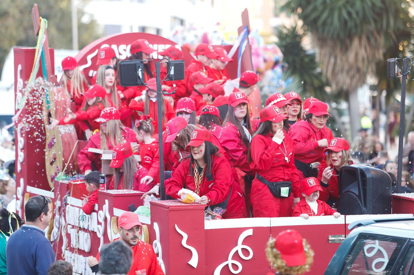 Búscate en las fotos de la cabalgata del Carnaval de Algeciras 2026