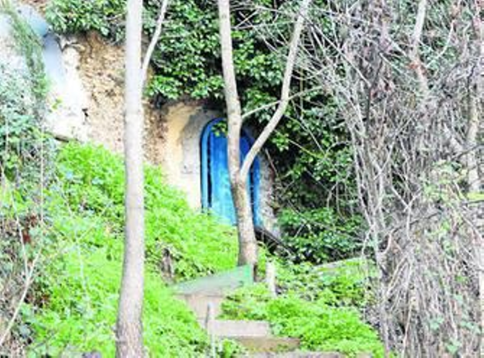 Cada vez más personas habitan en las cuevas del entorno de la Fuente del Avellano.