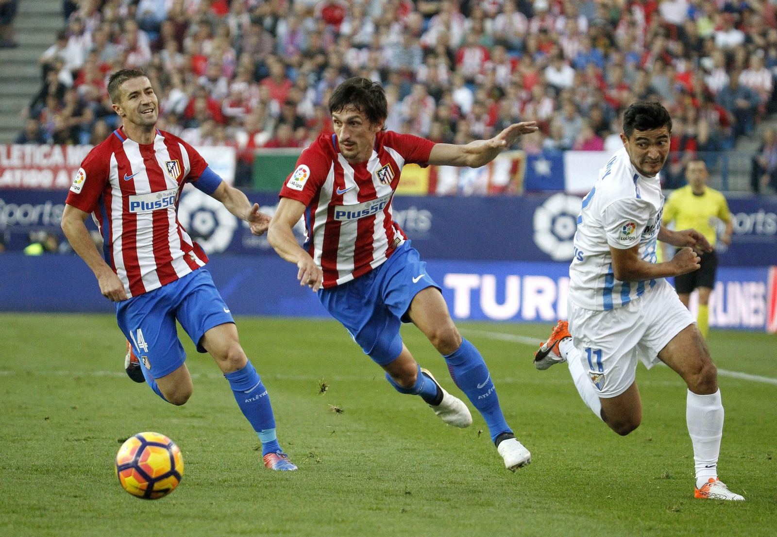 El Chory Castro rellena el depósito