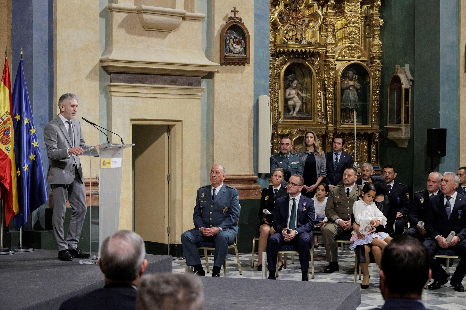 Las imágenes de la entrega de condecoraciones civiles en Cádiz.