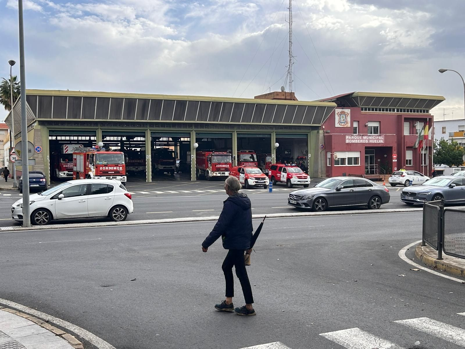 Todo preparado en el parque municipal de Bomberos de Huelva para intervenir en caso de incidencias por el temporal. Todo preparado en el parque municipal de Bomberos de Huelva para intervenir en caso de incidencias por el temporal.