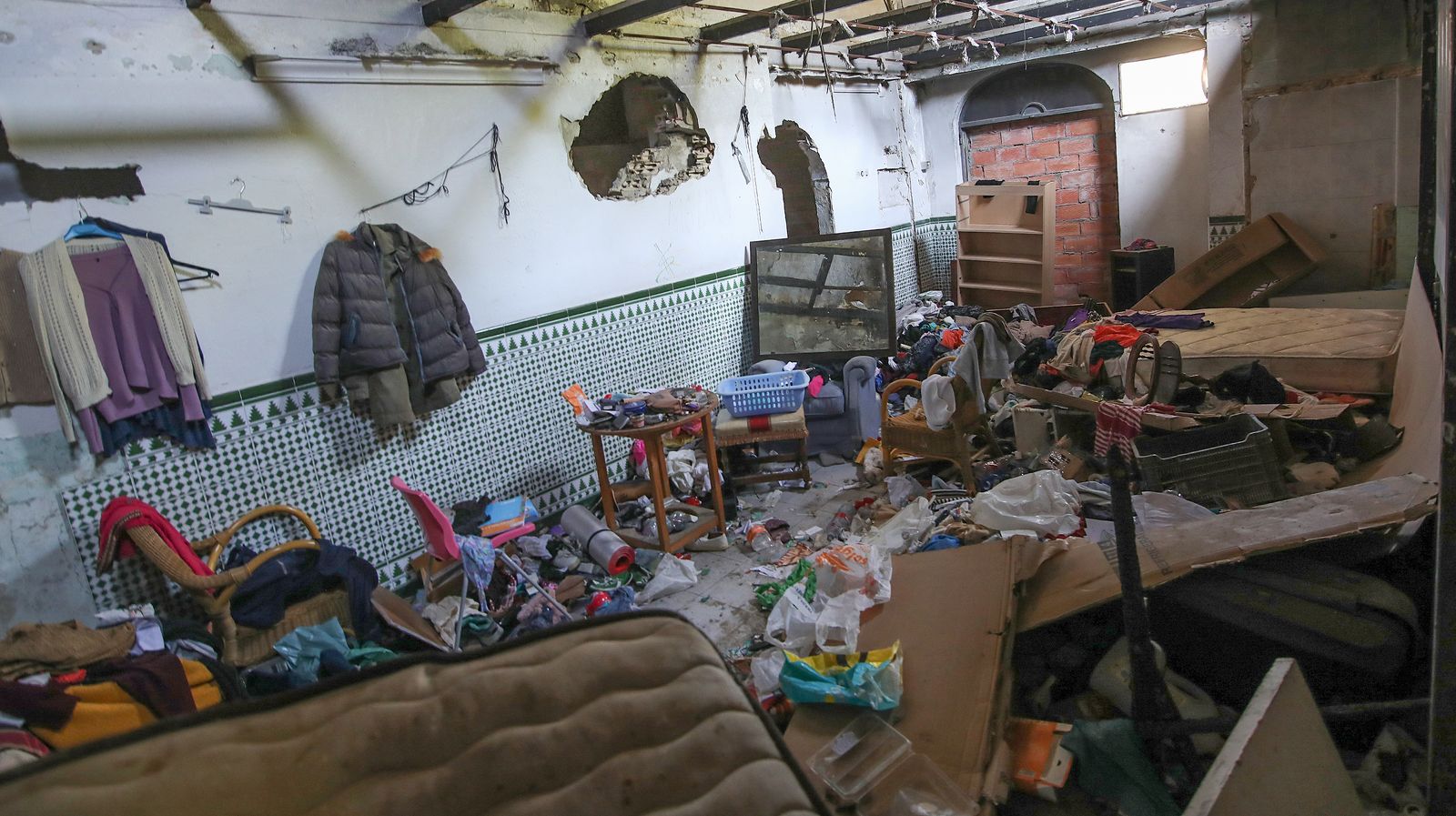 Vecinos del barrio de Santiago de Jerez hartos de los 'Chutaderos'