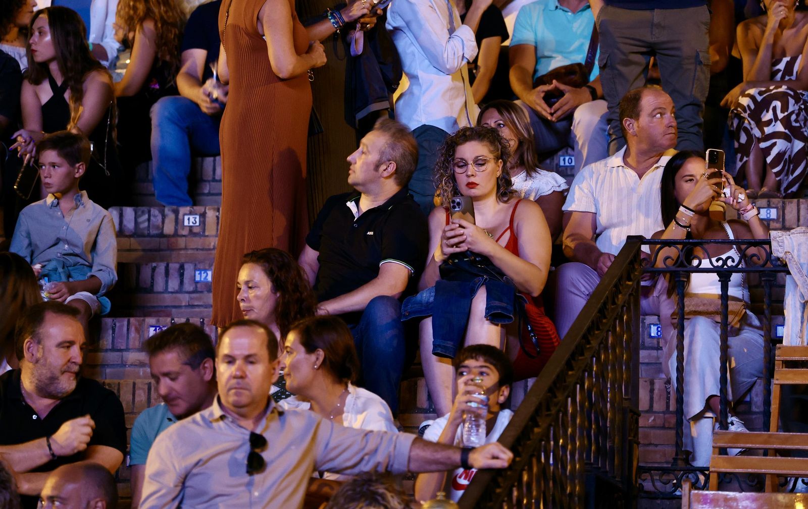 Búscate en el concierto de Hombres G