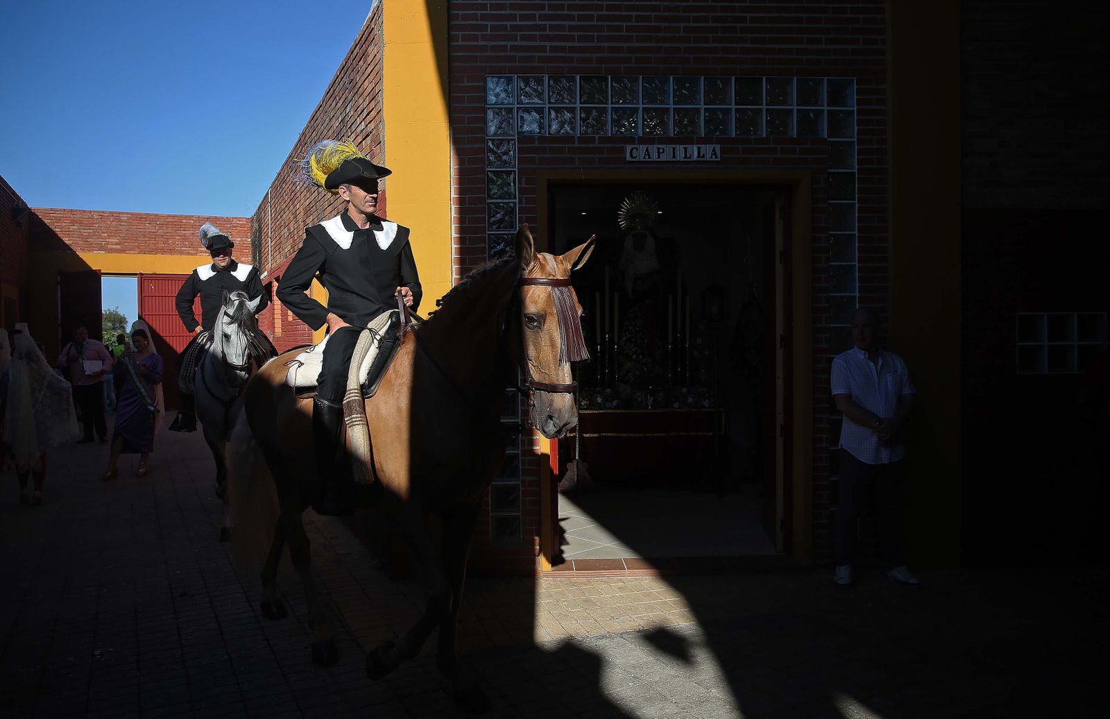 Fotos de la corrida del jueves de la Feria Taurina de Algeciras 2023:  Salvador Vega, Roca Rey y Pablo Aguado