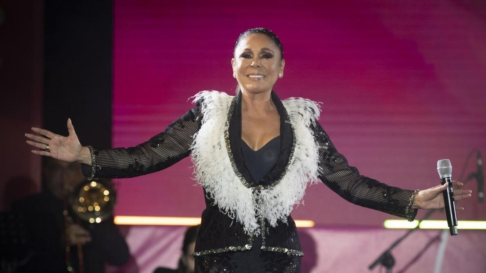 Isabel Pantoja, en uno de sus últimos conciertos.