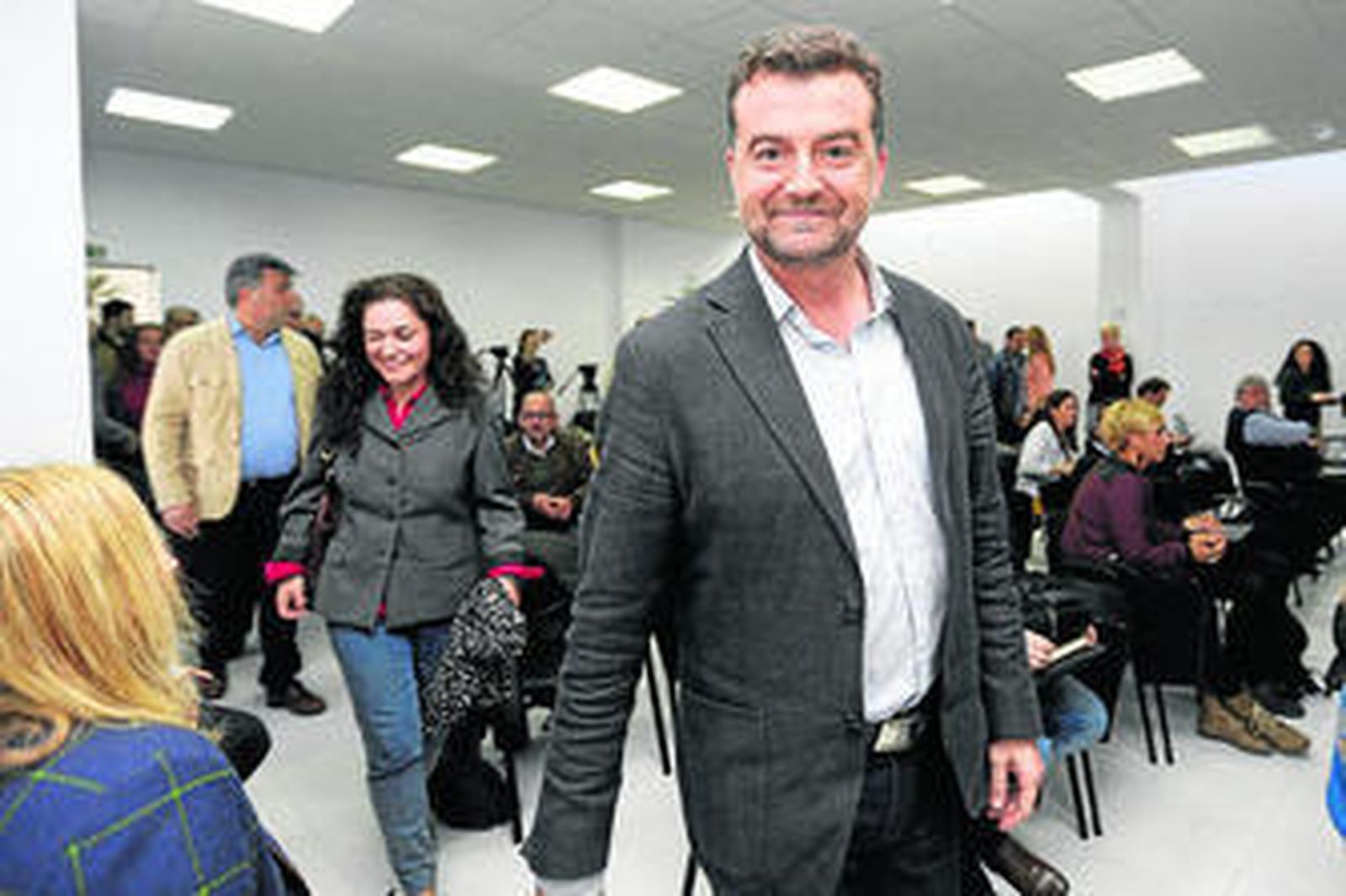 El candidato izquierdista, ayer en Chiclana en la sede de CCOO.