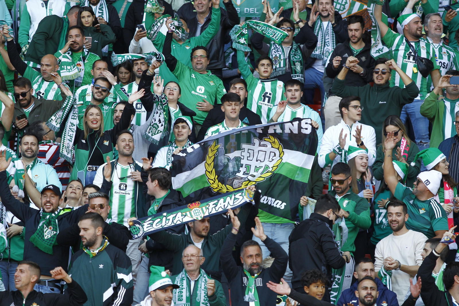 Imágenes del partido de fútbol U.D. Almería-Real Betis Balompié