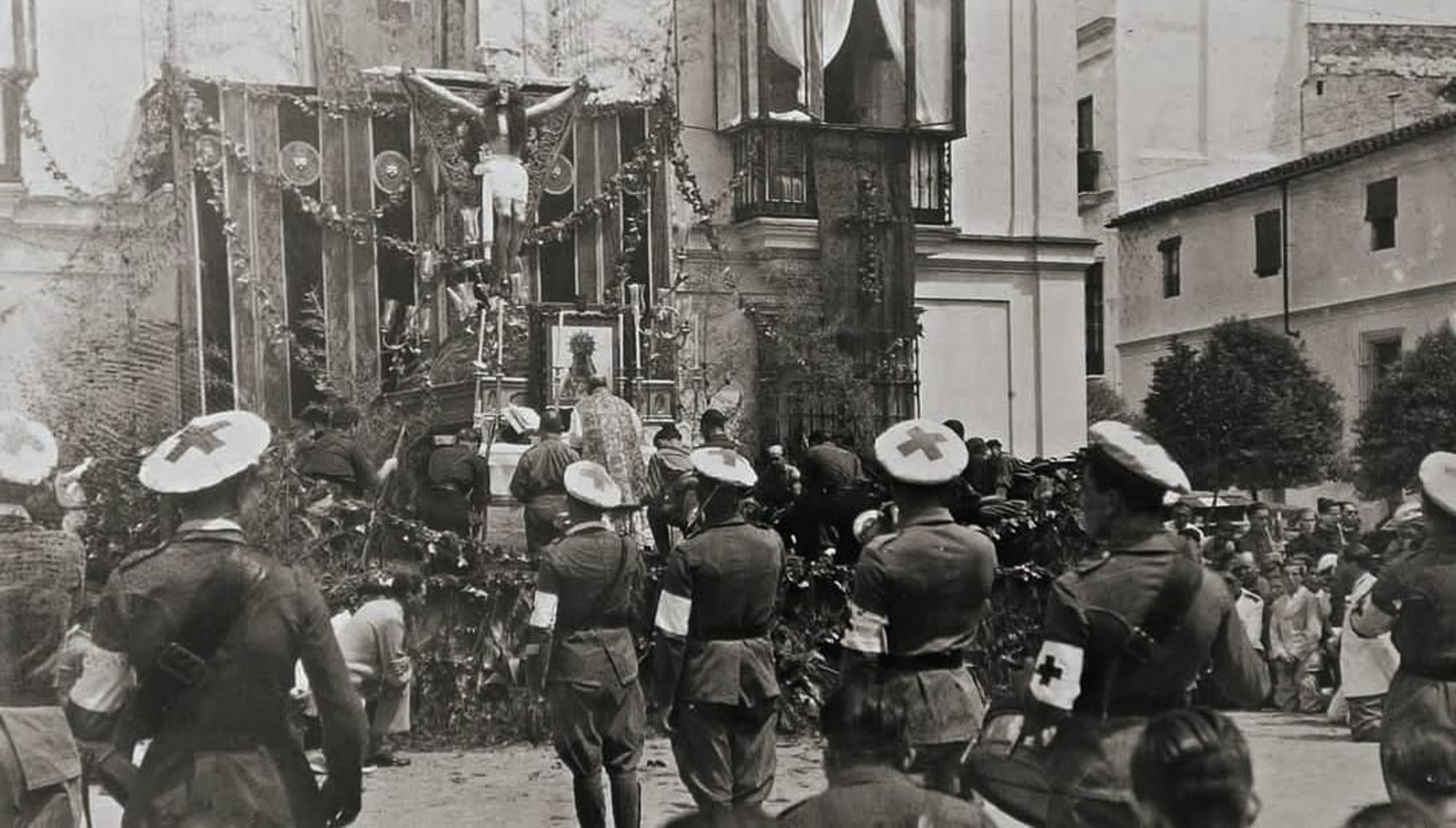 Miles de jerezanos asistieron a la convocatoria de la misa de campaña.