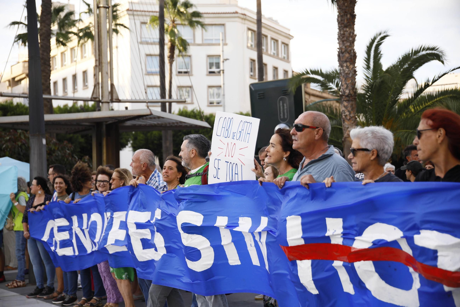 La manifestación "Genoveses sin hotel", en imágenes