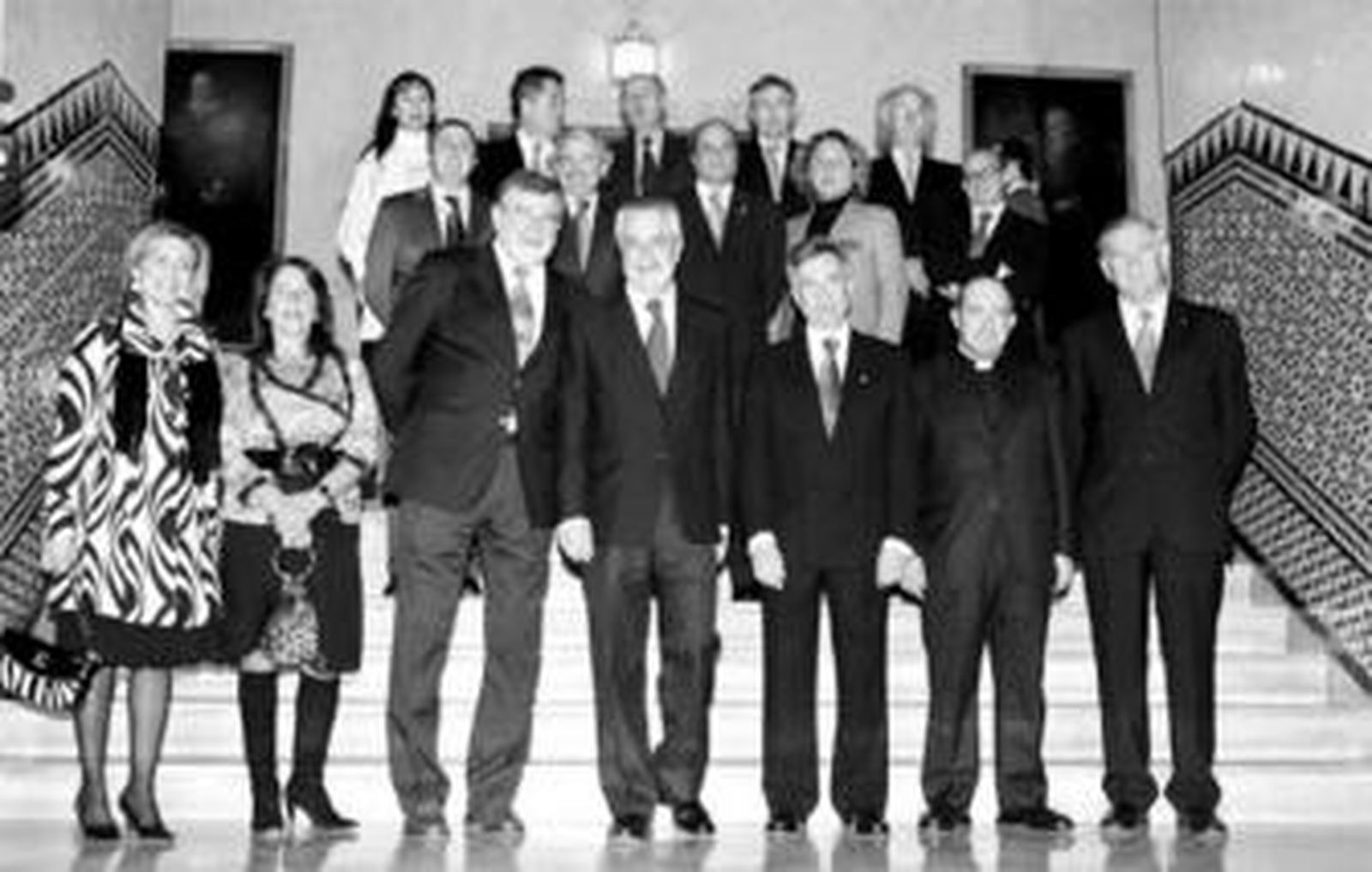Foto de familia del Premio Andalucía Económica, ayer en el Rectorado.