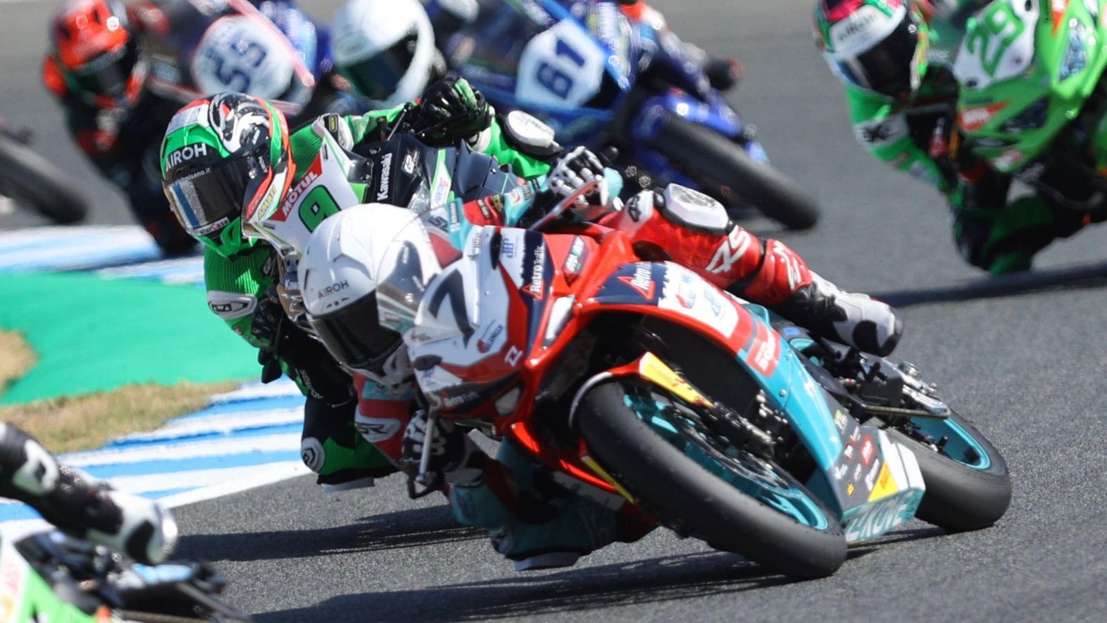 Borja Fernández, líder de Supersport300, sólo ha podido ser séptimo rodando siempre con mucho tráfico.