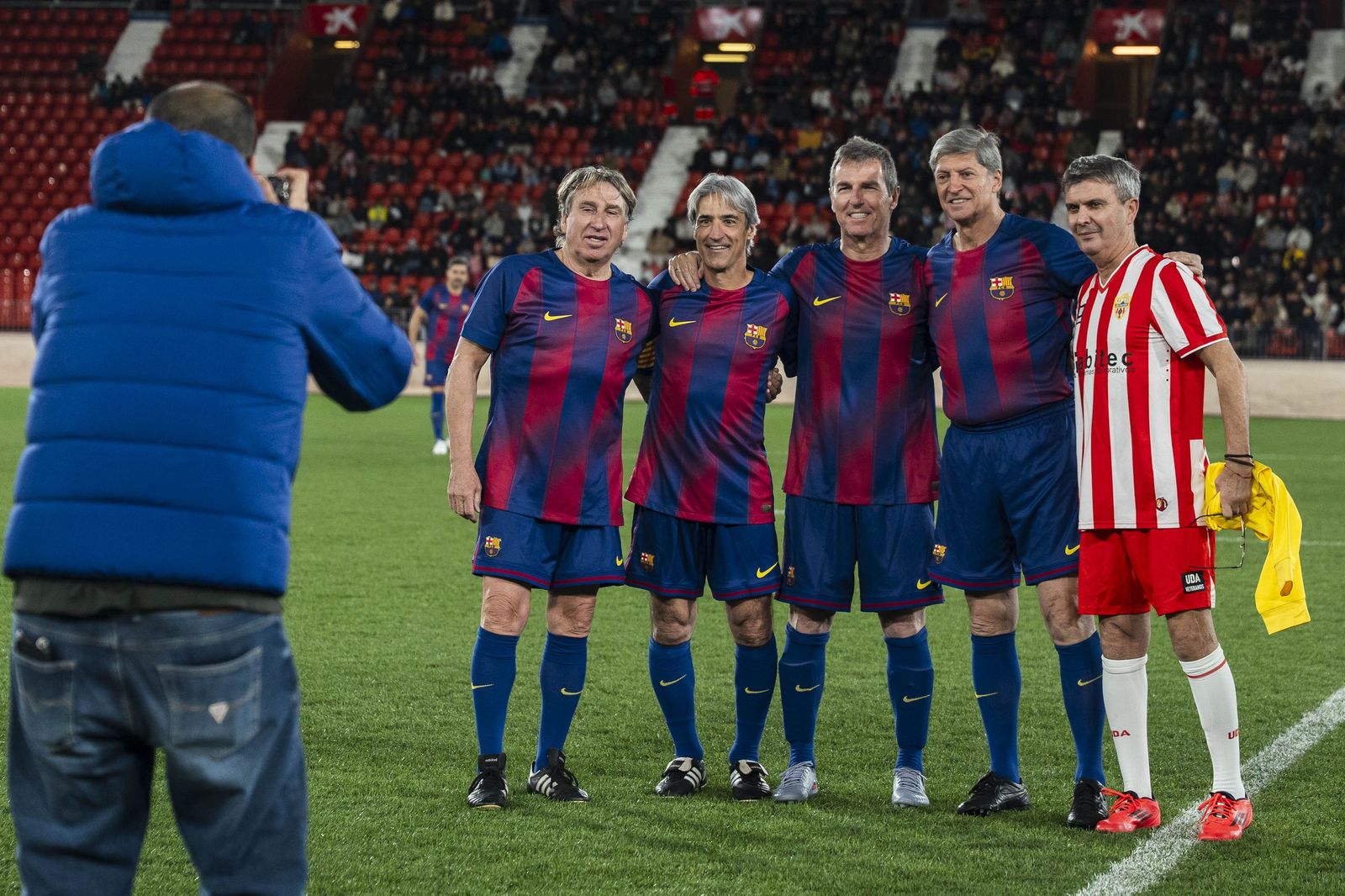 Fotogalería del partido homenaje a Guillermo Blanes entre los veteranos de la UD Almería y el FC Barcelona