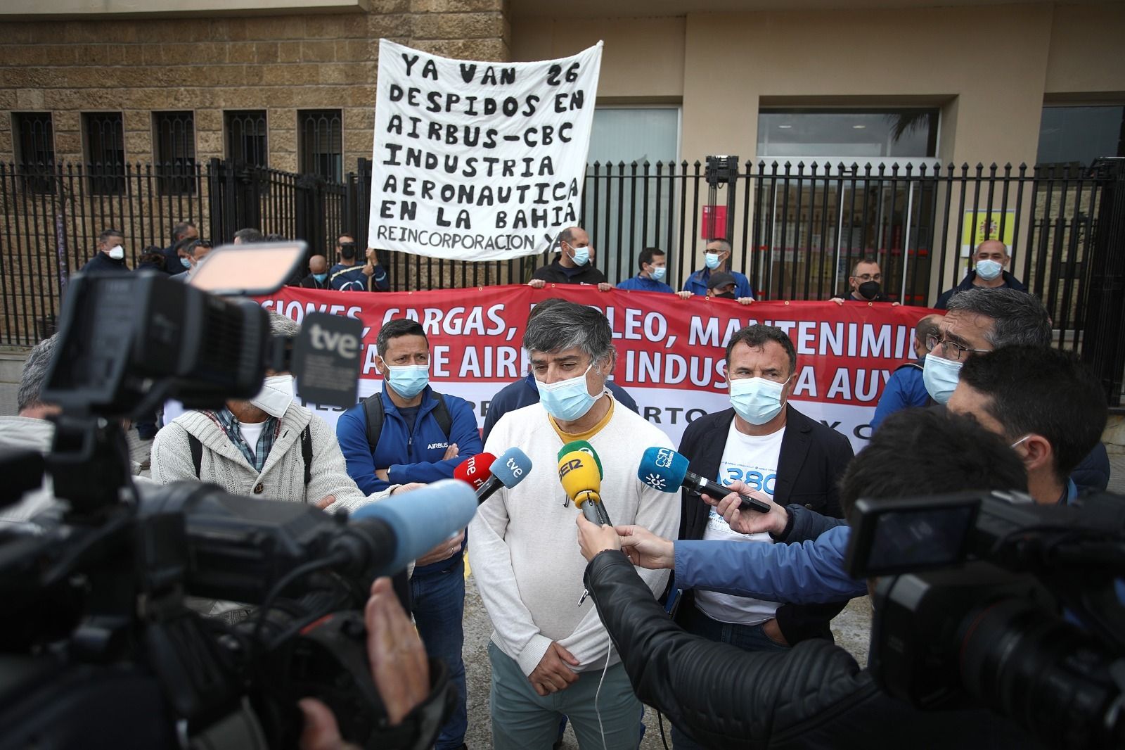 Juan Manuel Trujillo, presidente del comité de Airbus, este jueves en la puerta de Subdelegación