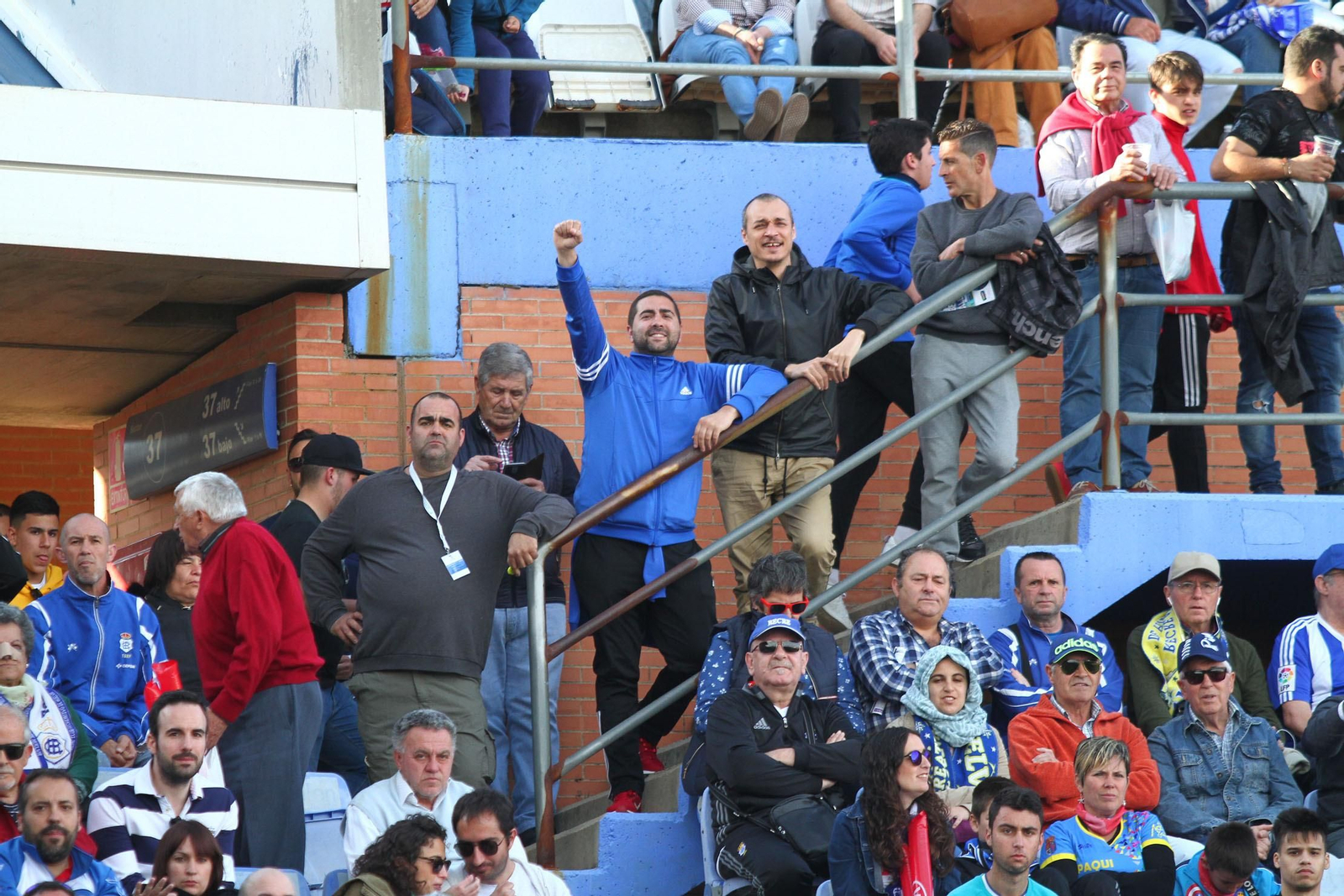 Ambientazo en las gradas del Recreativo de Huelva y el San Fernando