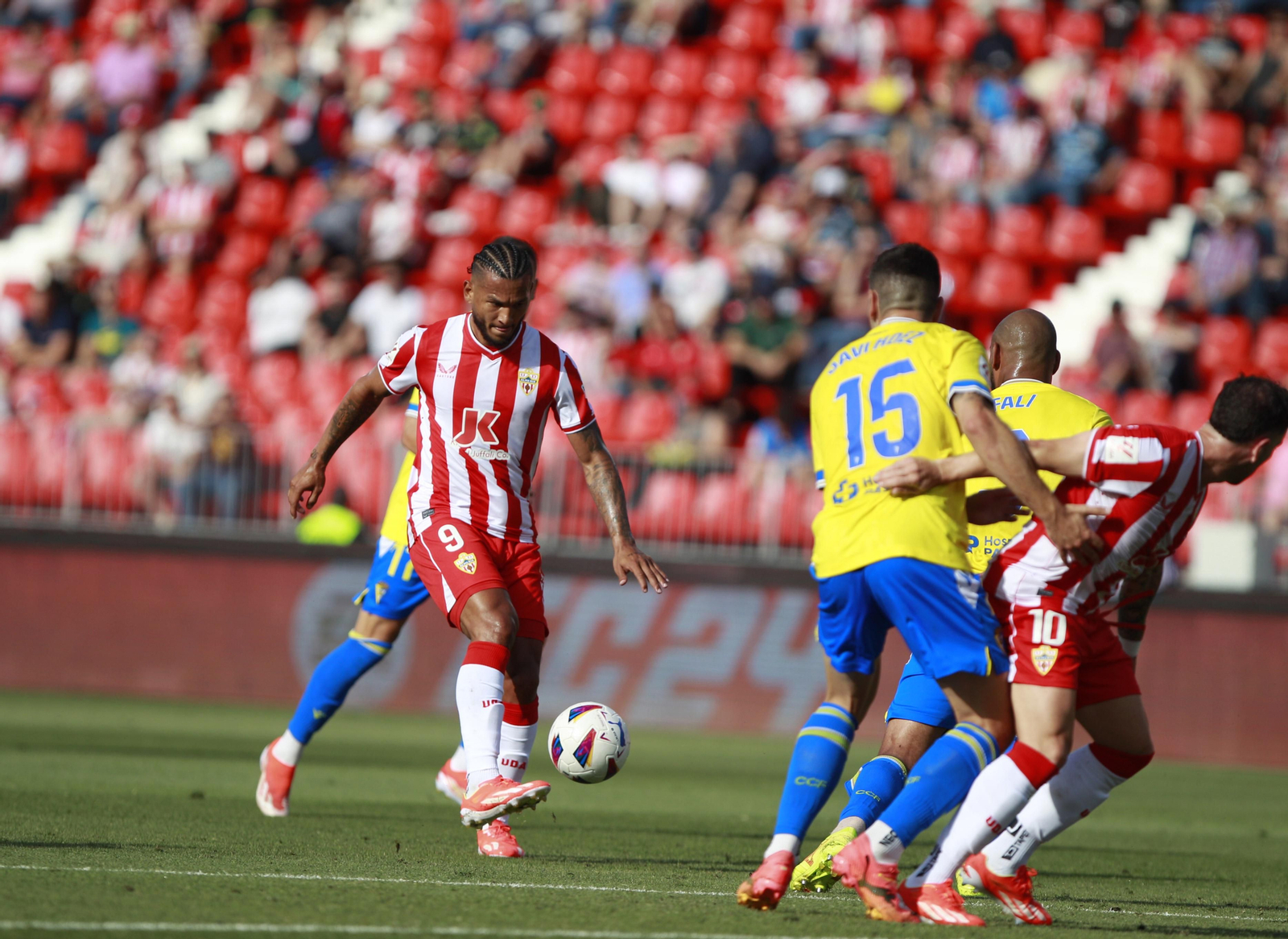 Imágenes de la gran victoria del Almería ante el Cádiz por 6 a 1