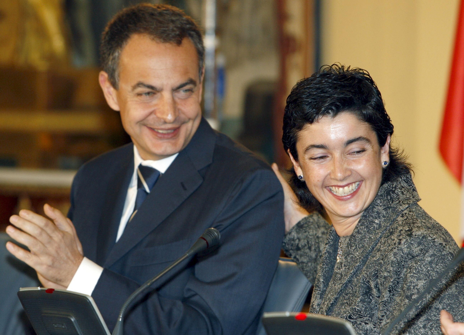 Zapatero afirma que "el español mantiene su rumbo", ajeno a las turbulencias de la crisis