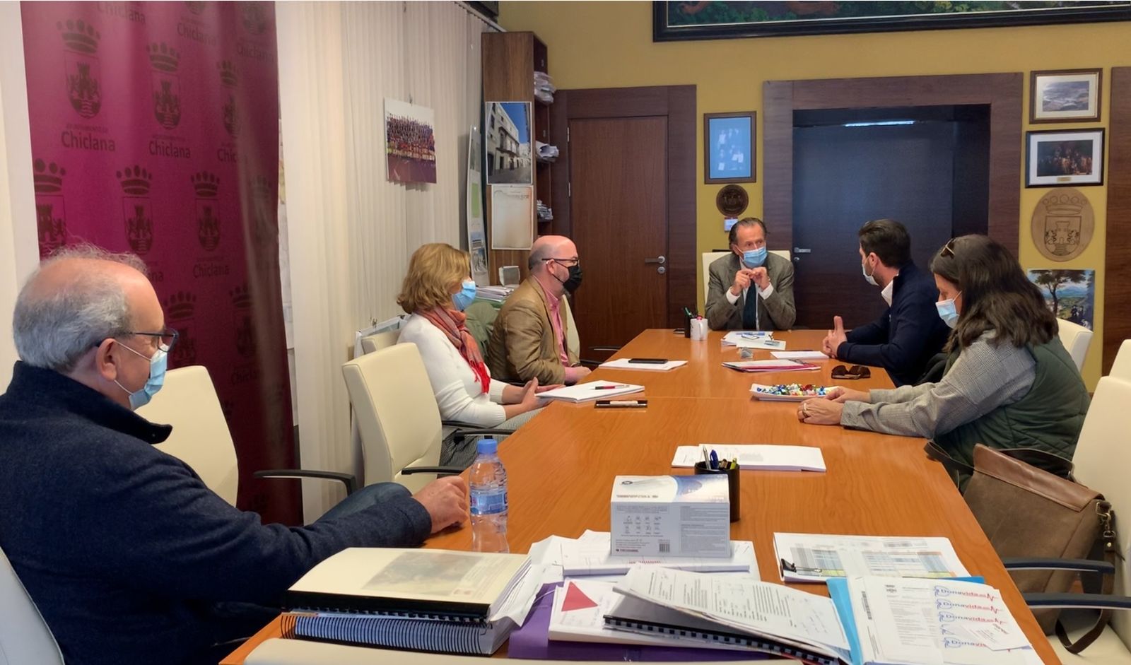 Reunión de trabajo mantenida este lunes en Alcaldía por representantes municipales y de 'La Ruta de los Fenicios'.