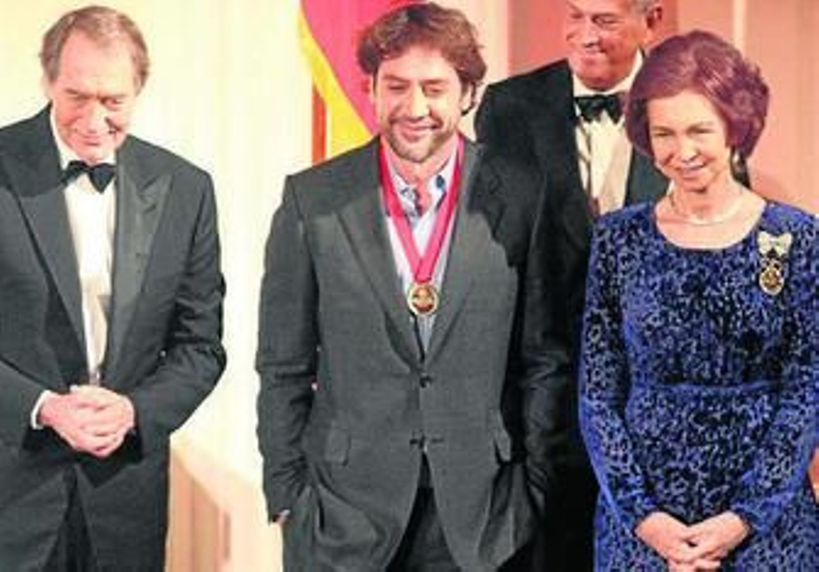 Javier Bardem recoge de manos de la reina Sofía un premio en Nueva York